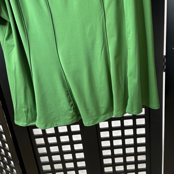 ๐ Ashley Stewart 26/28 Flowy Stretch Crew Neck Green Short Sleeve Top ๐ - Picture 7 of 11